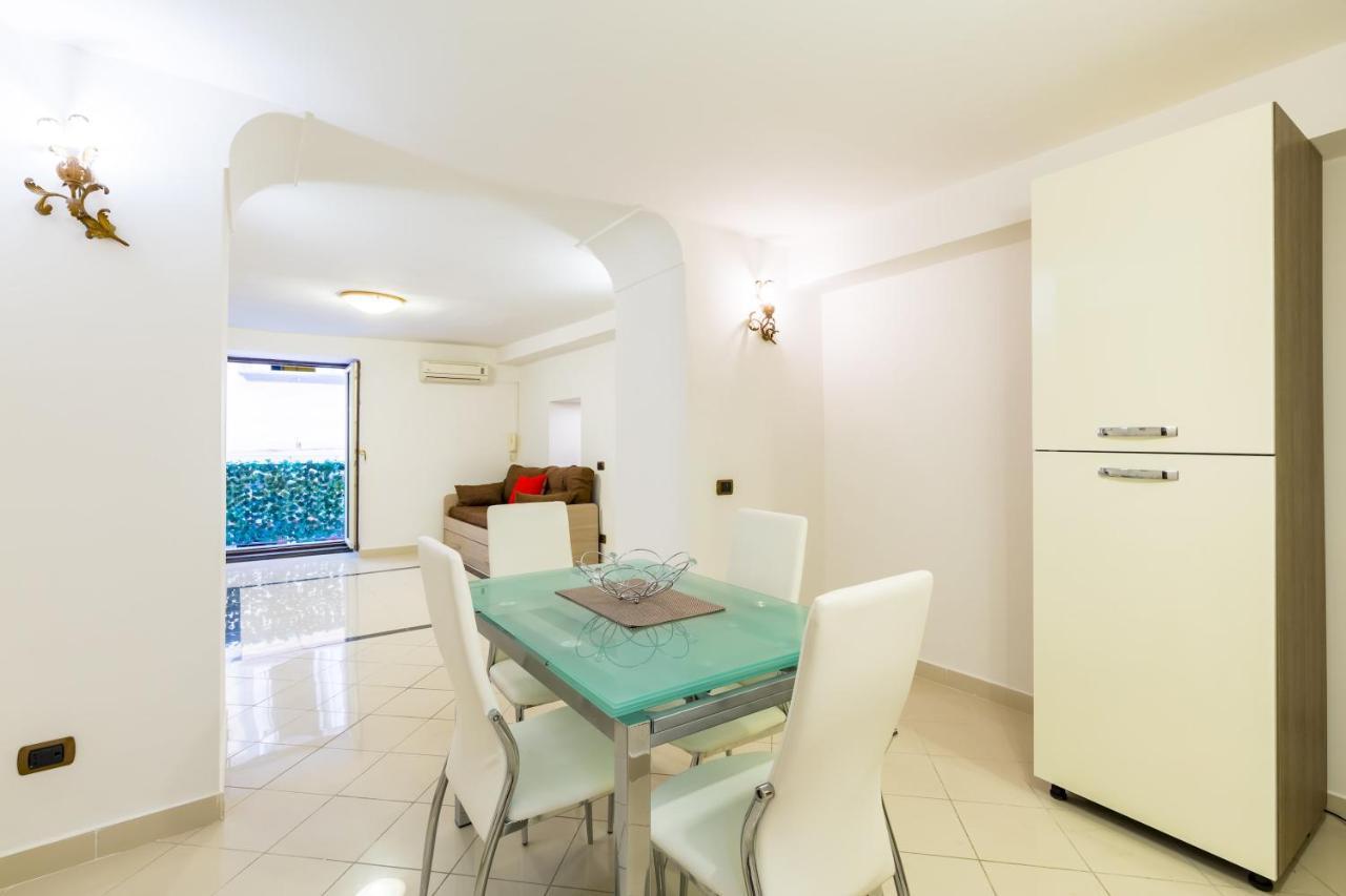 Appartement Qs1 - Indipendent Flat In Center à Naples Extérieur photo